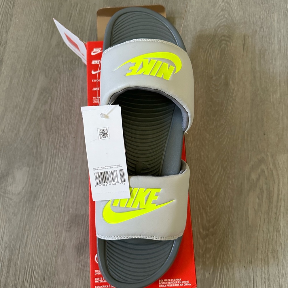 NEW Nike Victori 1 Slides